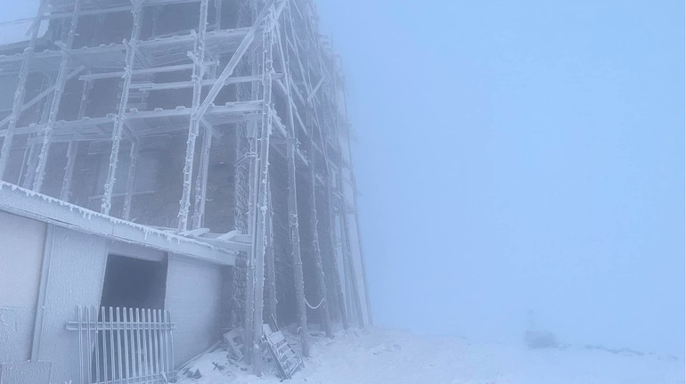 На горі Піп Іван уже -6°C: рятувальники показали морозне фото