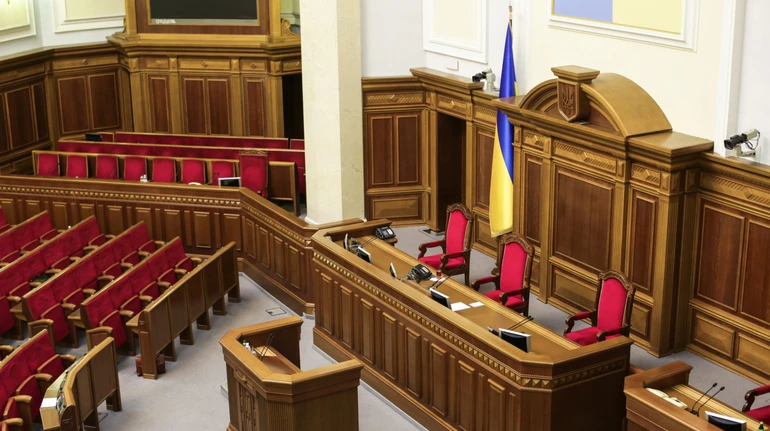 В Україні пропонують дозволити депутатам відвідувати засідання ВР із дитиною віком до двох років