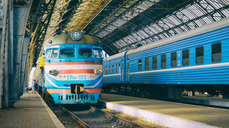 Правила з винятками: Укрзалізниця розповіла, коли у продажу з’являються квитки на потяги
