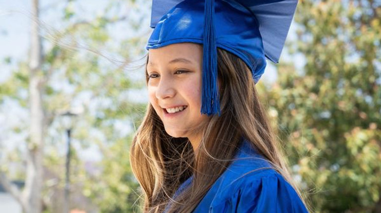 11-річна дівчина у США отримала диплом у коледжі і побила рекорд старшого брата