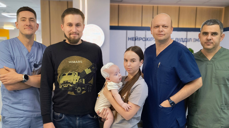 У Львові лікарі врятували 6-місячного сина воїна, який отримав масивний крововилив у мозок після падіння