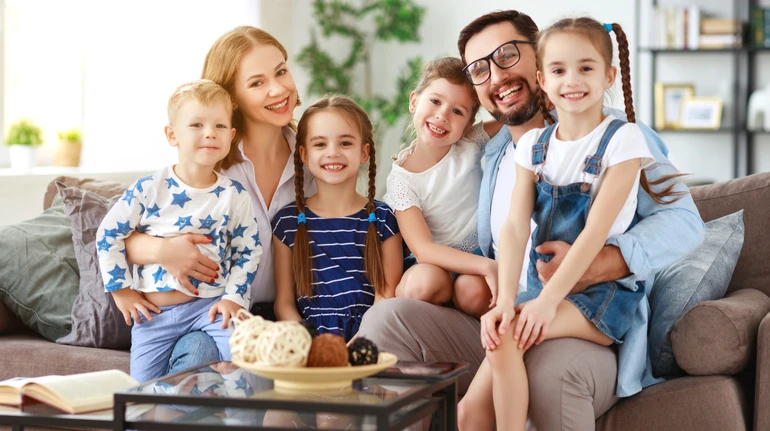 Що більше, то краще? Вчені з'ясували, як кількість дітей впливає на психологічний стан батьків