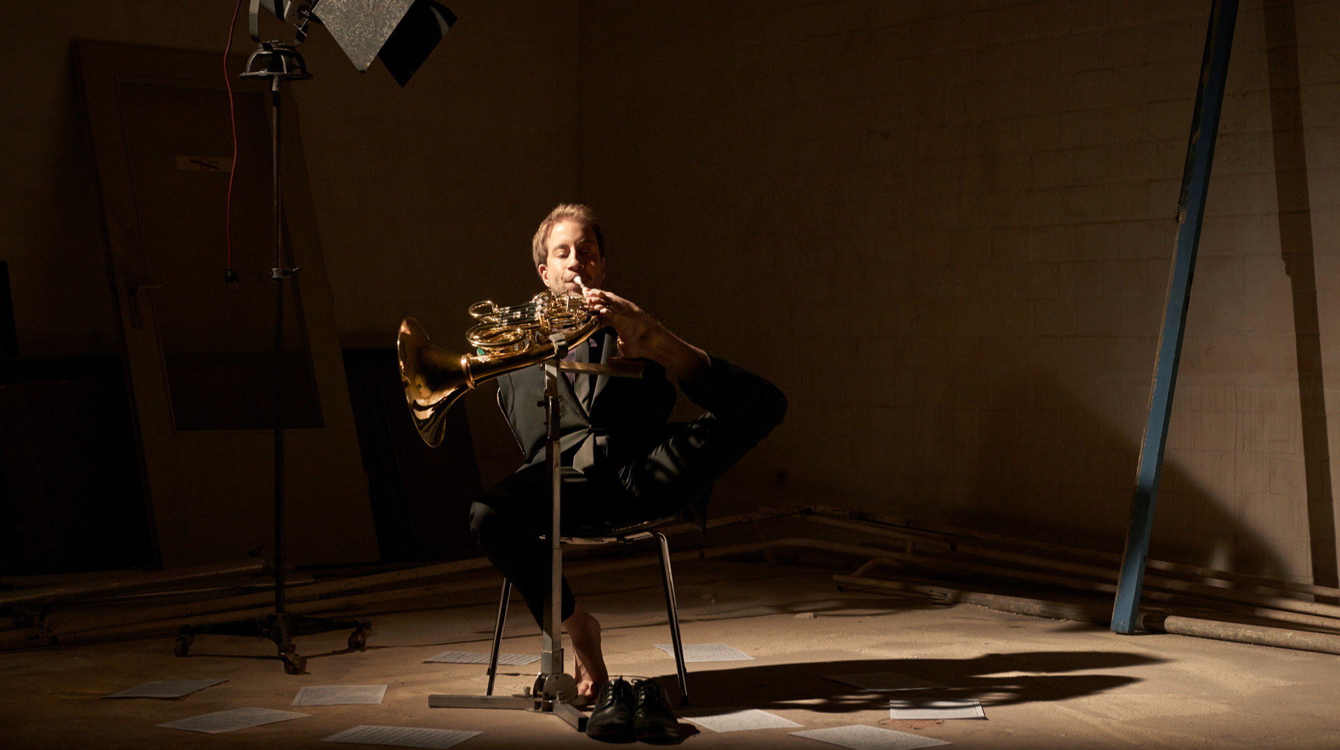 Коли йдеш за мрією, додаткова мотивація не потрібна. Народжений без рук німецький валторніст Фелікс Клізер бере участь в інклюзивних концертах в Україні