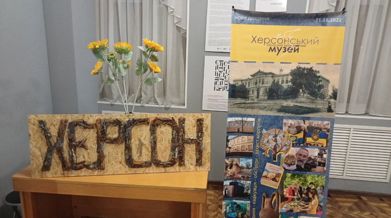 У Херсоні краєзнавчий музей створив виставку з уламків російських снарядів, якими його обстрілюють