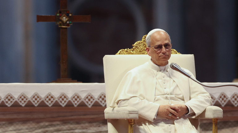 Підмінює людські взаємини: Папа Лев XIV застеріг вірян від ризиків спілкування зі штучним інтелектом