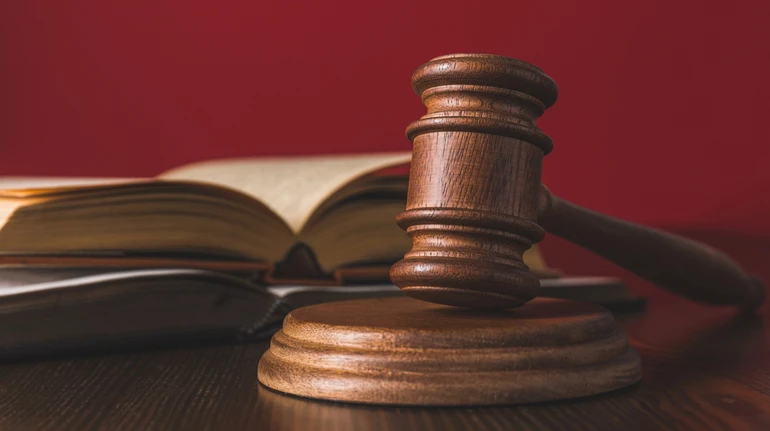 Ігнорувала катування 9-річного хлопчика, якого била і зв’язувала мати: у Києві вручили підозру посадовиці