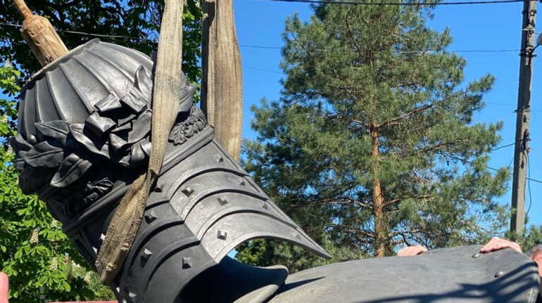 A monument in honor of Peter I was removed in Poltava: Photo