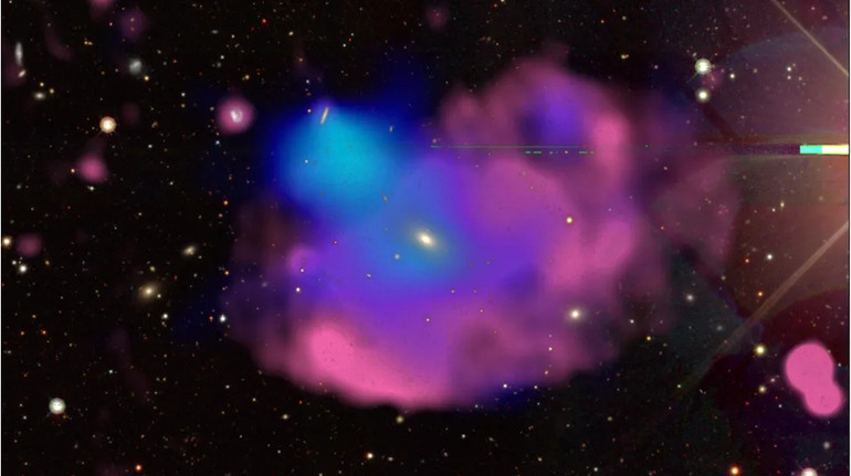 Вчені показали рідкісне радіоколо, більше за Чумацький Шлях: у ньому дюжина галактик