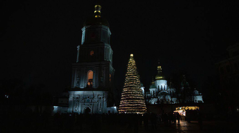 У Києві та Львові засяяли святкові ялинки