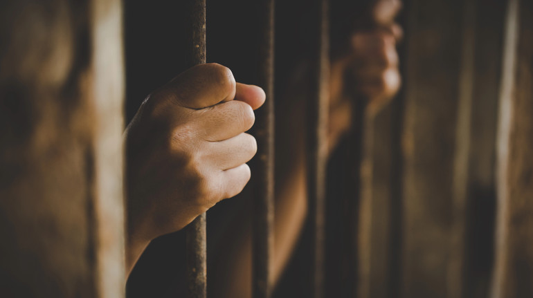 Інтернет-знайомство закінчилося розбоєм: киянин проведе 7 років за ґратами через напад на дівчину