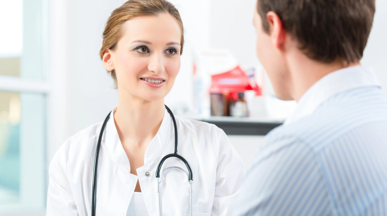 Відтепер українці зможуть укладати декларацію з лікарем онлайн: як це зробити