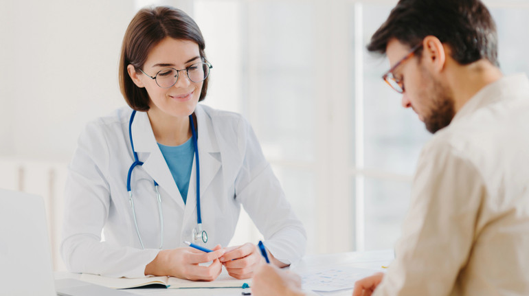 8 фраз, які миттєво привертають увагу лікаря