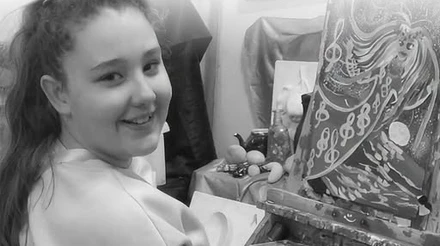 Хотіли їхати за кордон, але не встигли: у Запоріжжі через атаку КАБами загинула 11-річна дівчинка