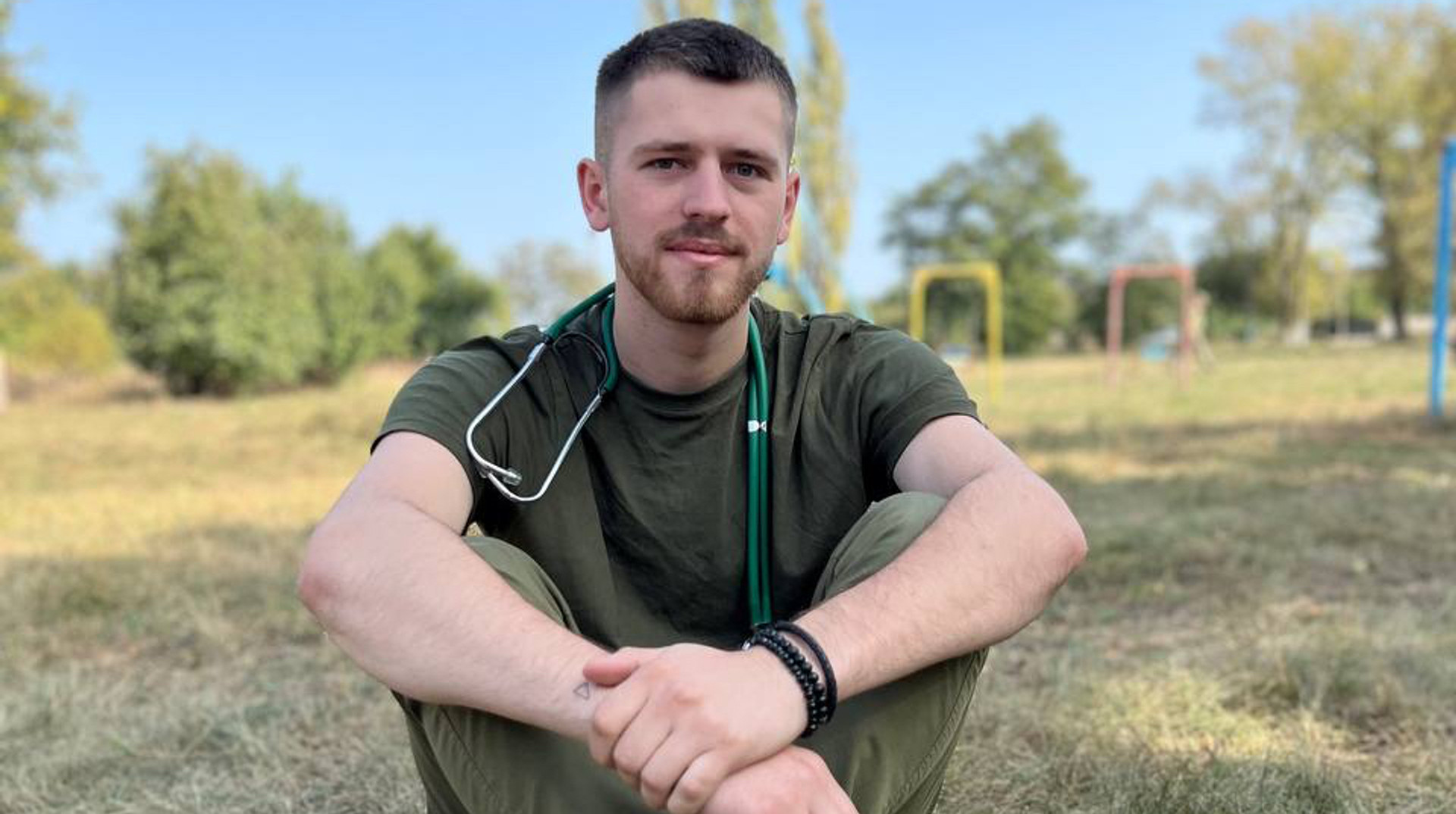 Їду в таксі після поранення, а там грає російський шансон. 23-річний ветеринар і госпітальєр про пригоди на війні і проблеми в тилу