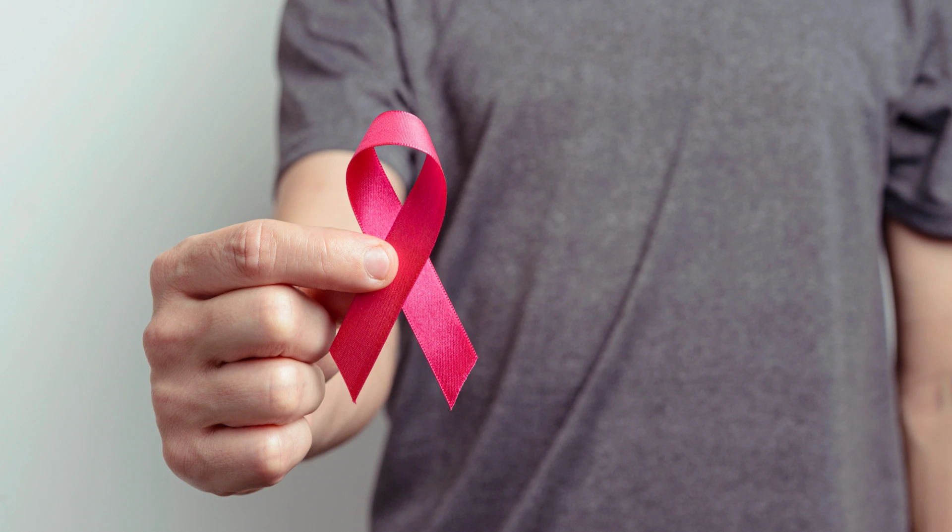 Не лише жіноча хвороба: що треба знати про рак грудей у чоловіків