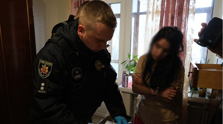 Передала місячну доньку іншій: у Запоріжжі жінку підозрюють у торгівлі дитиною