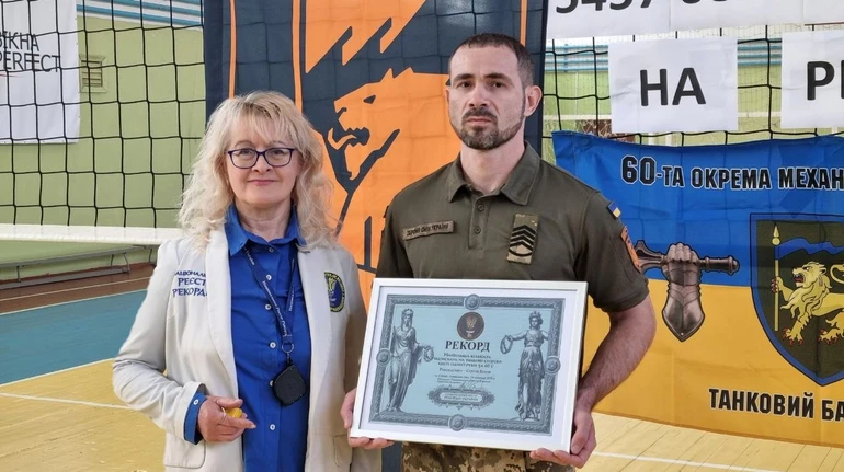 60 відтискань за 60 секунд: у Стрию військовий встановив новий рекорд України