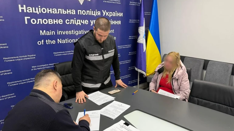 У Черкасах мати проводила порнографічні трансляції з доньками 4 та 6 років: її затримали