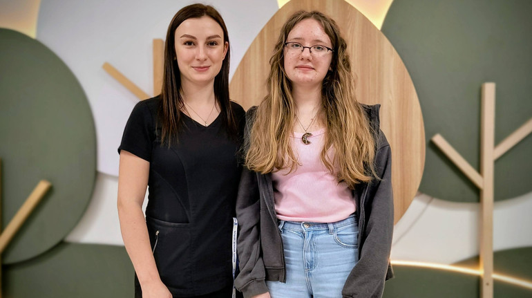 На Львівщині врятували 13-річну дівчинку: з її руки вилучили загнану голку, яку сплутали з укусом комахи