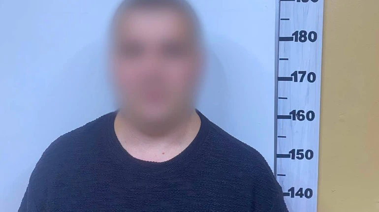 Розповідав про любов і вигадану службу: в Києві затримали шахрая, який виманював у жінок коштовності