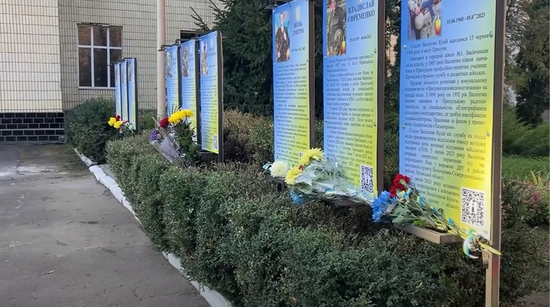 У Прилуках підлітка зняла відео під російський трек на Алеї Героїв: на її матір склали адмінпротокол