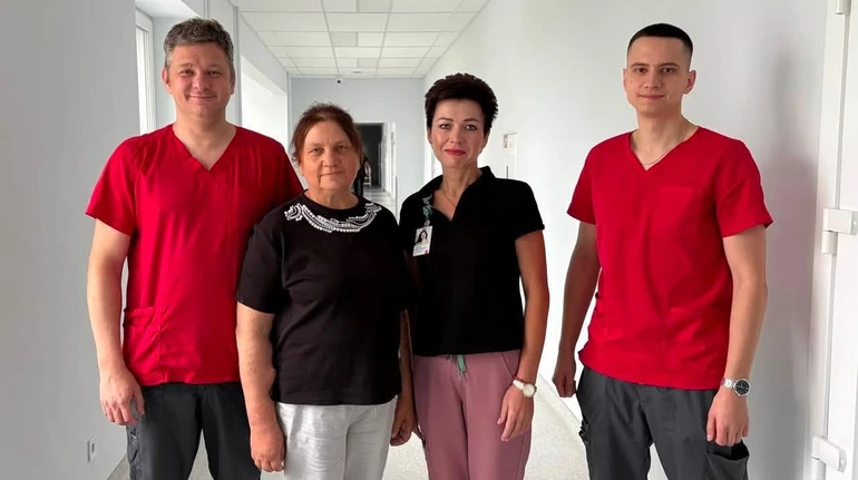 Друге серце на руці: у Львові лікарі видалили жінці псевдоаневризму розміром із грейпфрут