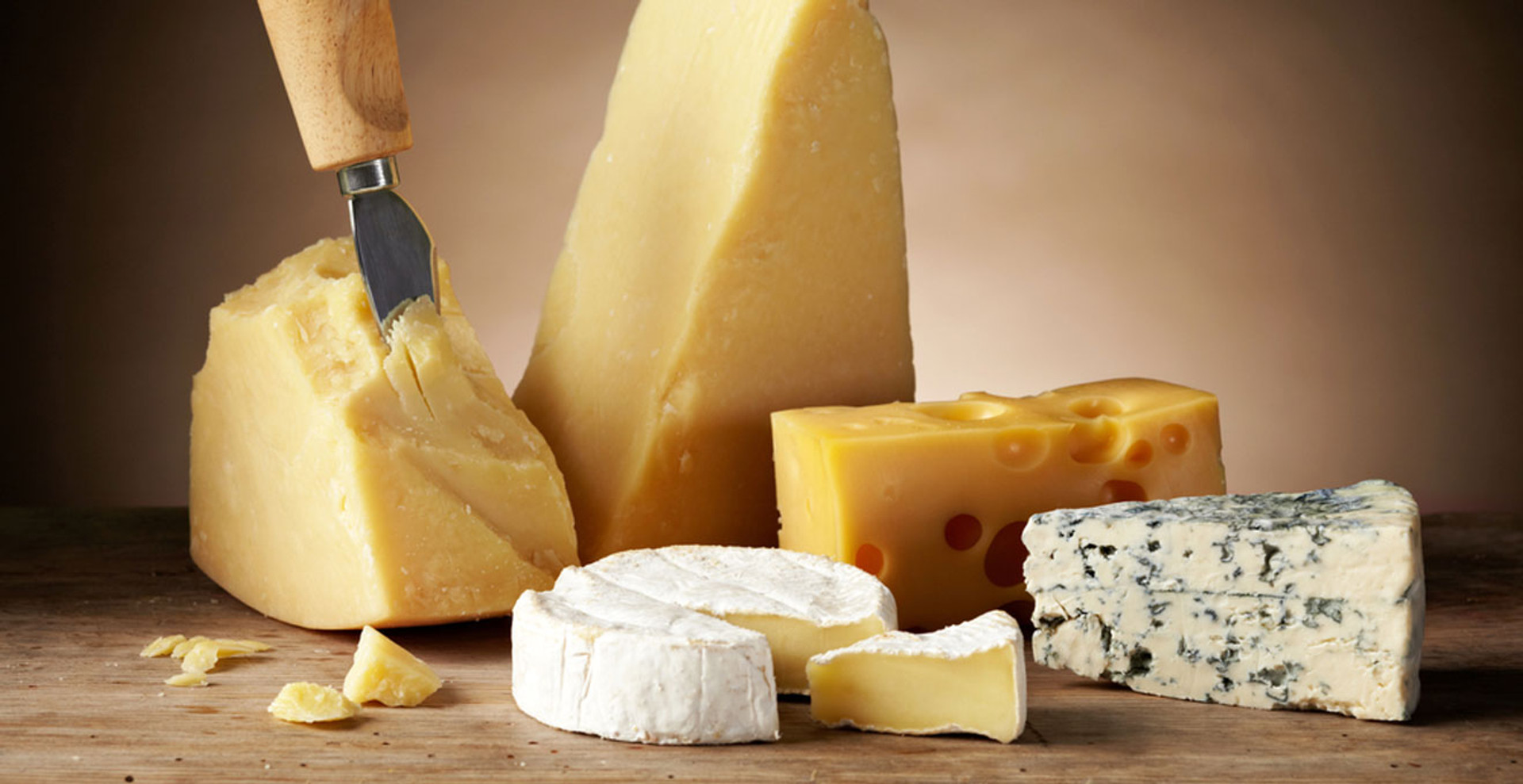 Як вибирати, зберігати і чим різати сир. Пояснює експерт
