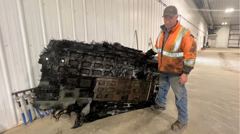 Фермер з Канади знайшов на своєму полі гігантський шматок космічного сміття