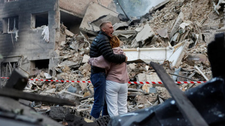 У ДСНС підтвердили загибель хлопця, якого весь день чекали батьки на руїнах будинку
