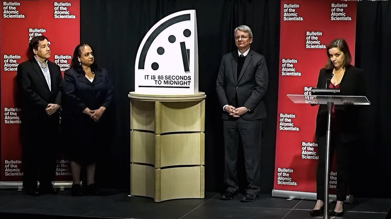 Годинник Судного дня перевели на чотири секунди ближче до катастрофи: які головні причини