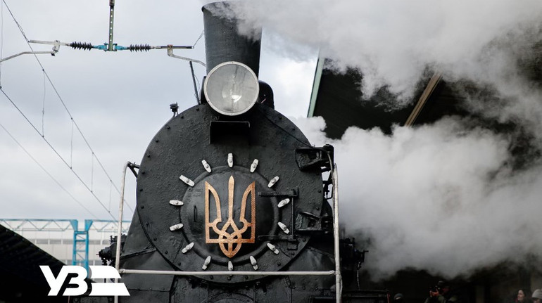 Чарівний експрес: УЗ запускає ретро-поїзди на вікенд Святого Миколая