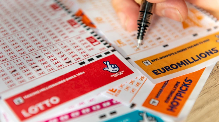 У Британії переможець лотереї не забрав понад 13 млн доларів виграшу: гроші вже не віддадуть