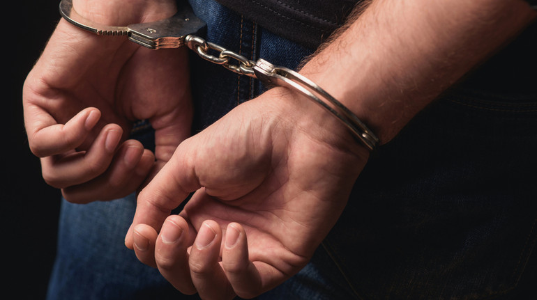 Затягнув у чагарники: на Черкащині судили чоловіка, який зґвалтував перехожу