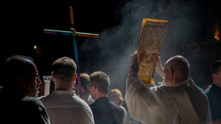 Зайшли у базиліку й тримали веселковий хрест: ЛГБТ-активісти здійснили паломництво до Ватикану