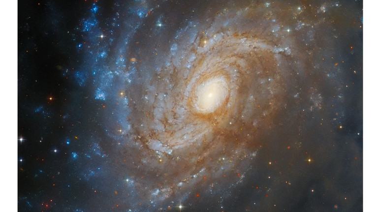 Телескоп Хаббл показав спіральну галактику, в якій відбувається активне зореутворення