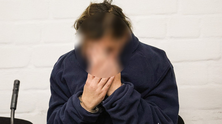 У Миколаєві взяли під варту матір, двох дітей якої знайшли мертвими у квартирі: малюкам було 3 та 4 роки