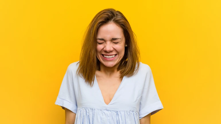 Вміння посміятись із себе робить людину більш привабливою для оточення – вчені