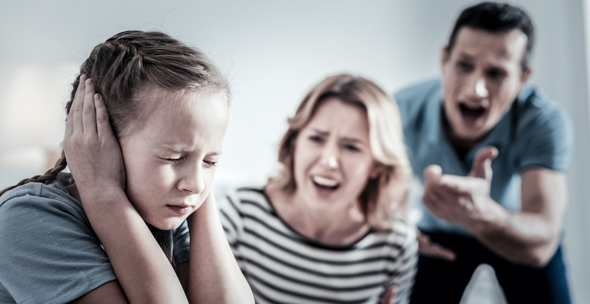 Токсичні батьки: хто вони такі, як поводяться і що з цим робити. Поради психологів 