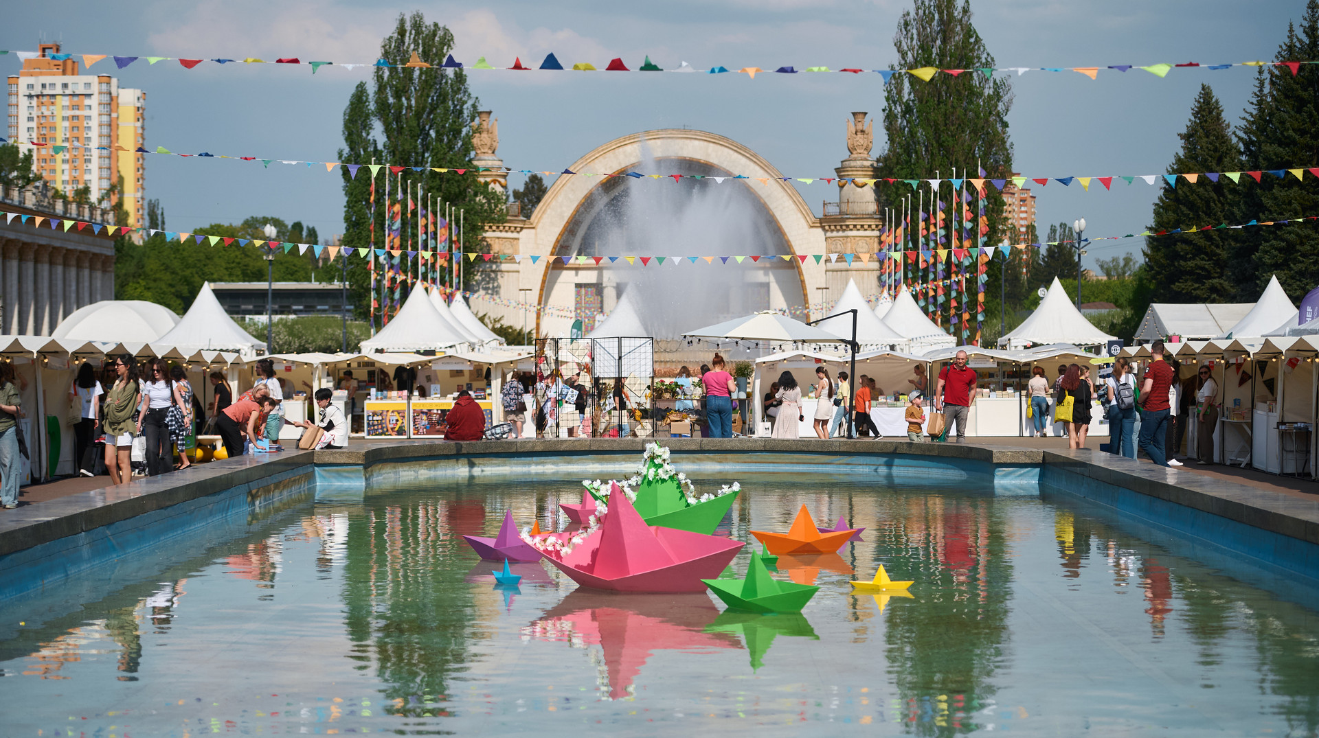 Осінній затишок і літературний урожай: гід фестивалем Книжкова країна. Плодова