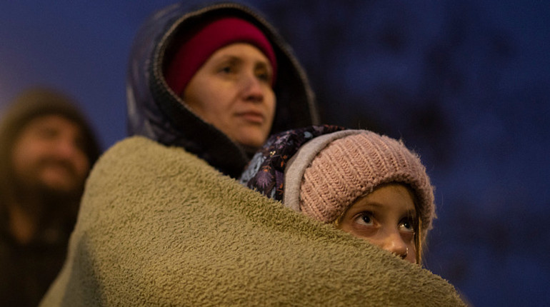 Де і як зігрітися, помитися та зарядитися під час відключень. Практичний гайд
