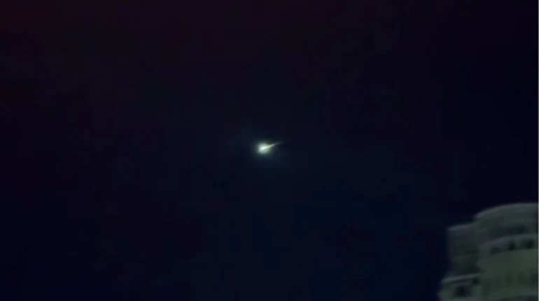 Не комета і не метеор: астроном розповів, що пролітало в небі над Києвом 19 квітня