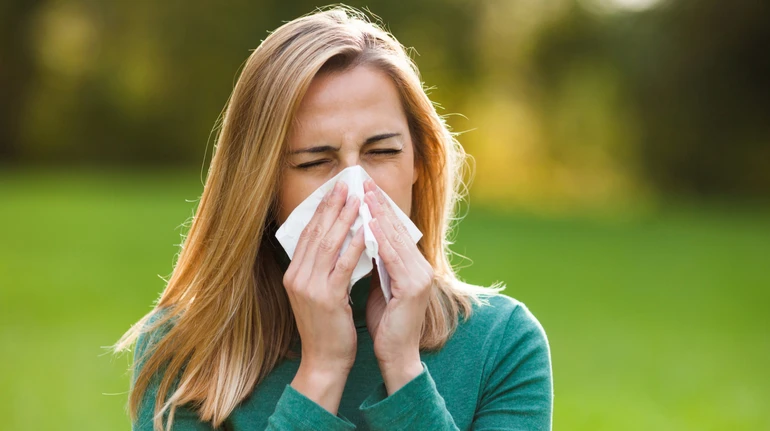 Прийшла, звідки не чекали: чому в дорослому віці може з'являтися алергія і що з цим робити