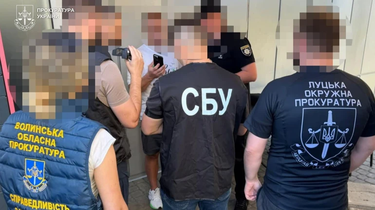 Вимагав $3000 за вступ двох військовозобовʼязаних: на Волині доценту вишу вручили підозру