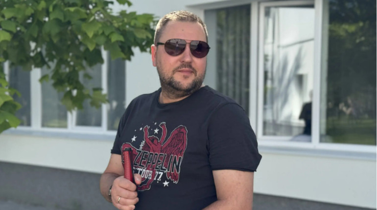 Складно, але надія є: історія реабілітації військового, який втратив зір через важке поранення на фронті