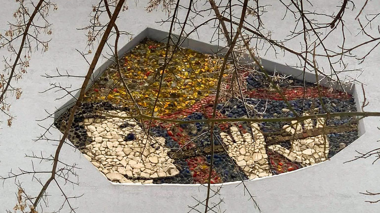 У Києві змогли зберегти мозаїку Тетяни Яблонської попри утеплення фасаду