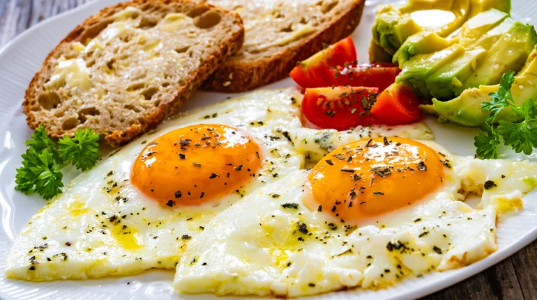 Як довше відчувати ситість і швидше худнути: вчені радять змінити підхід до сніданку