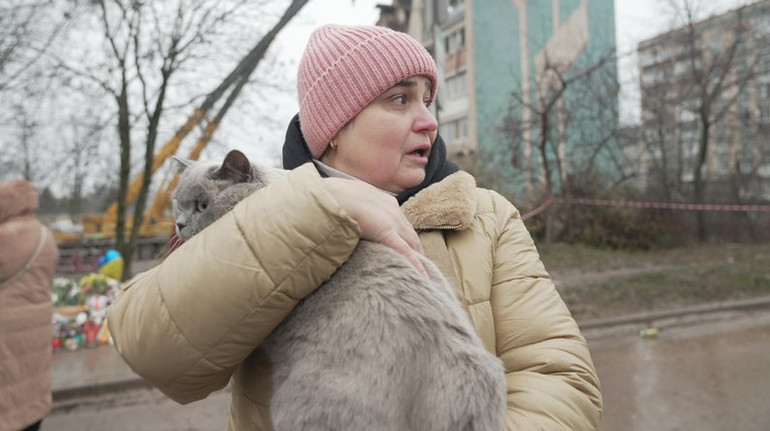 За неї серце боліло: у Тернополі рятувальники витягли кішку з-під завалів багатоповерхівки
