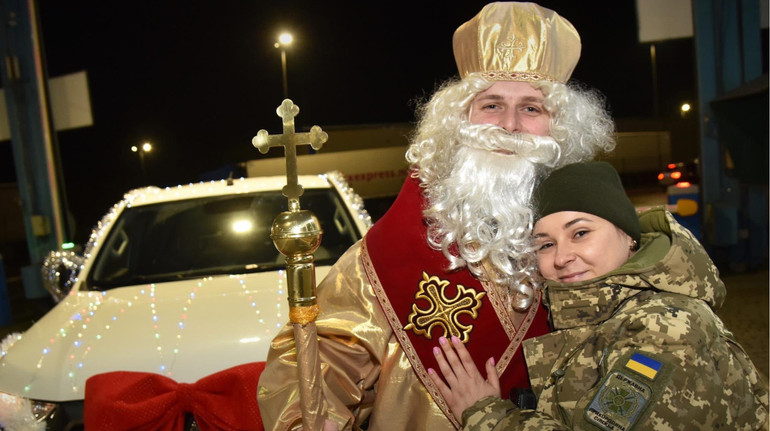 Уже перетнув кордон: ДПСУ каже, що впустила в Україну Святого Миколая