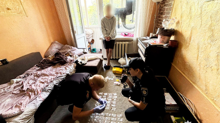 У Рівному судитимуть 17-річного підлітка за продаж психотропів: йому загрожує до 12 років ув’язнення