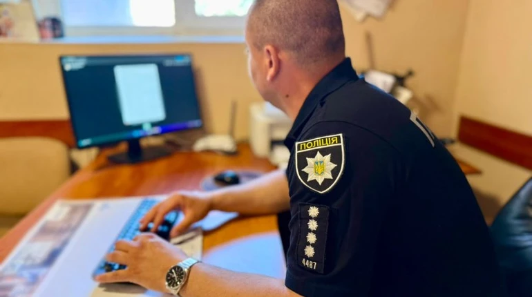 Пригостив солодощами і заманив до вбиральні: в Одесі судили чоловіка, який зґвалтував 8-річну сусідку